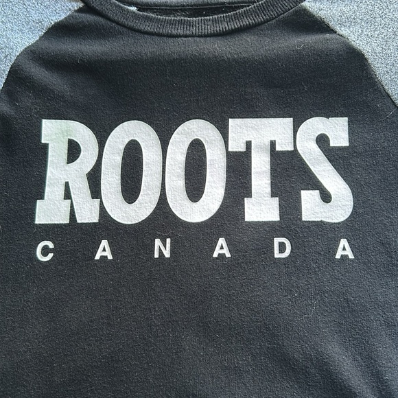 Woman’s Roots Canada 🇨🇦 Crewneck Sweatshirt - Picture 2 of 7